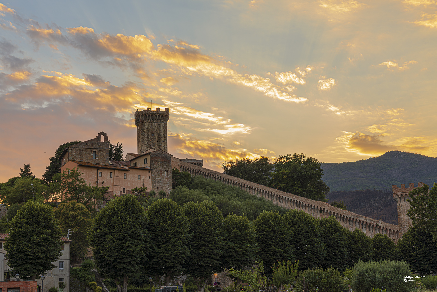 Tramonto.. Torre Brunelleschi.. Vicopisano.