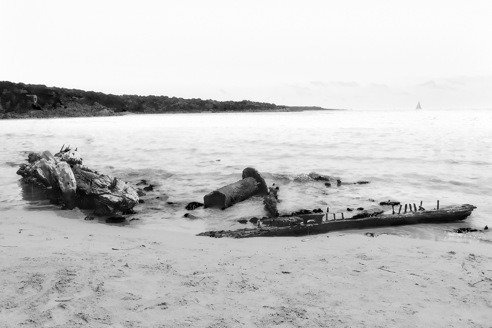 Spiaggia del relitto (Caprera) bn