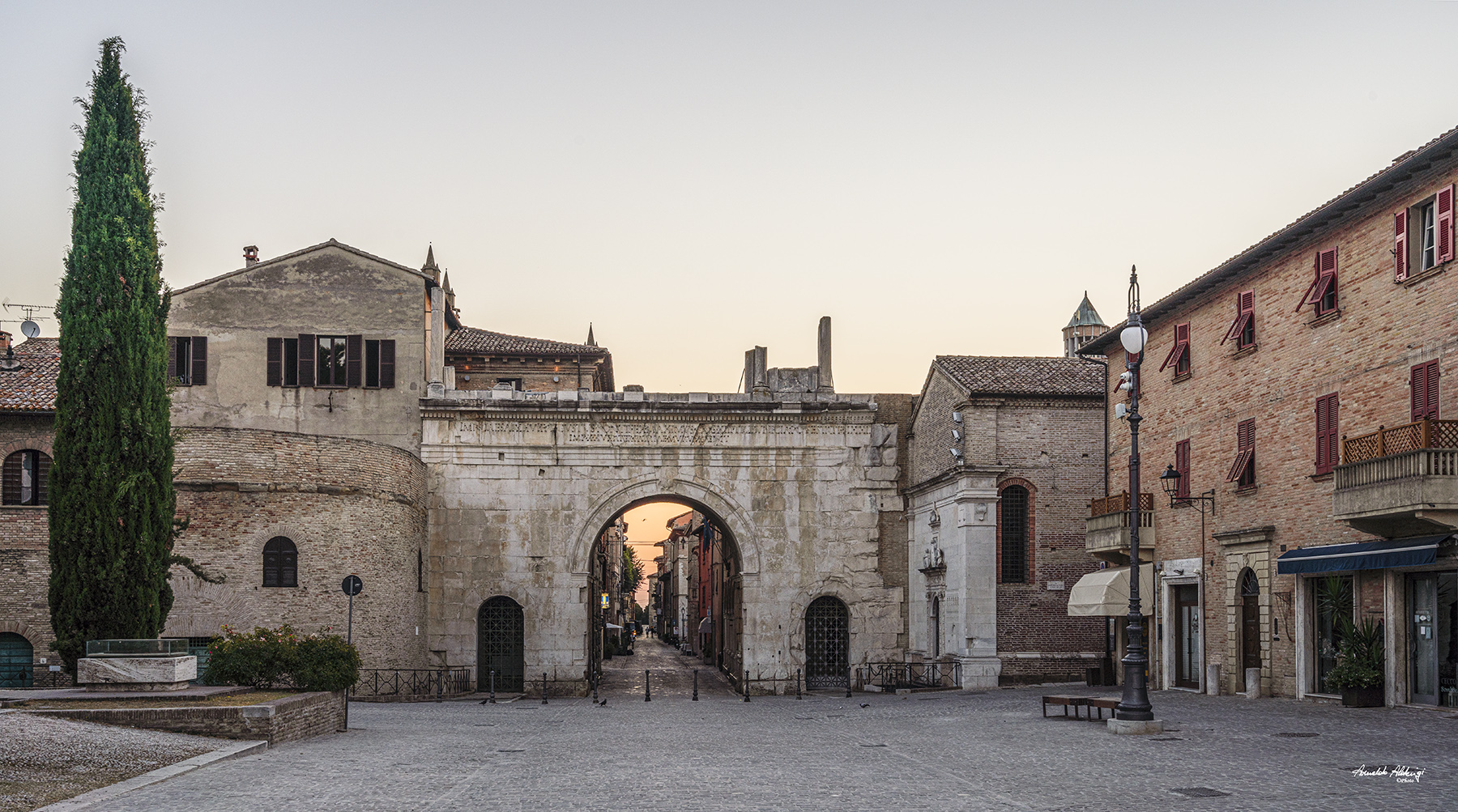 L'arco d'Augusto all'alba.. Fano