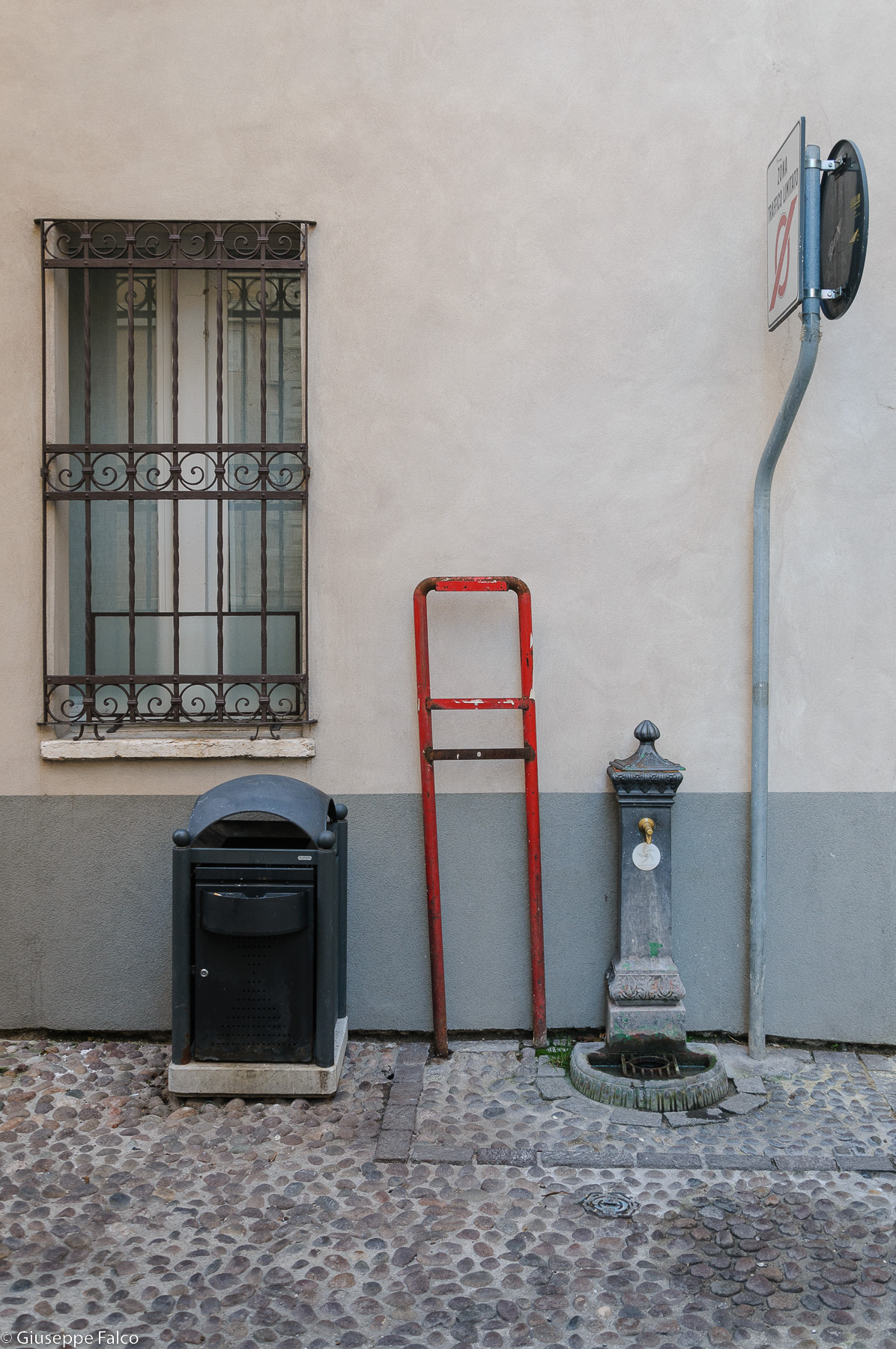 Una parete affollata