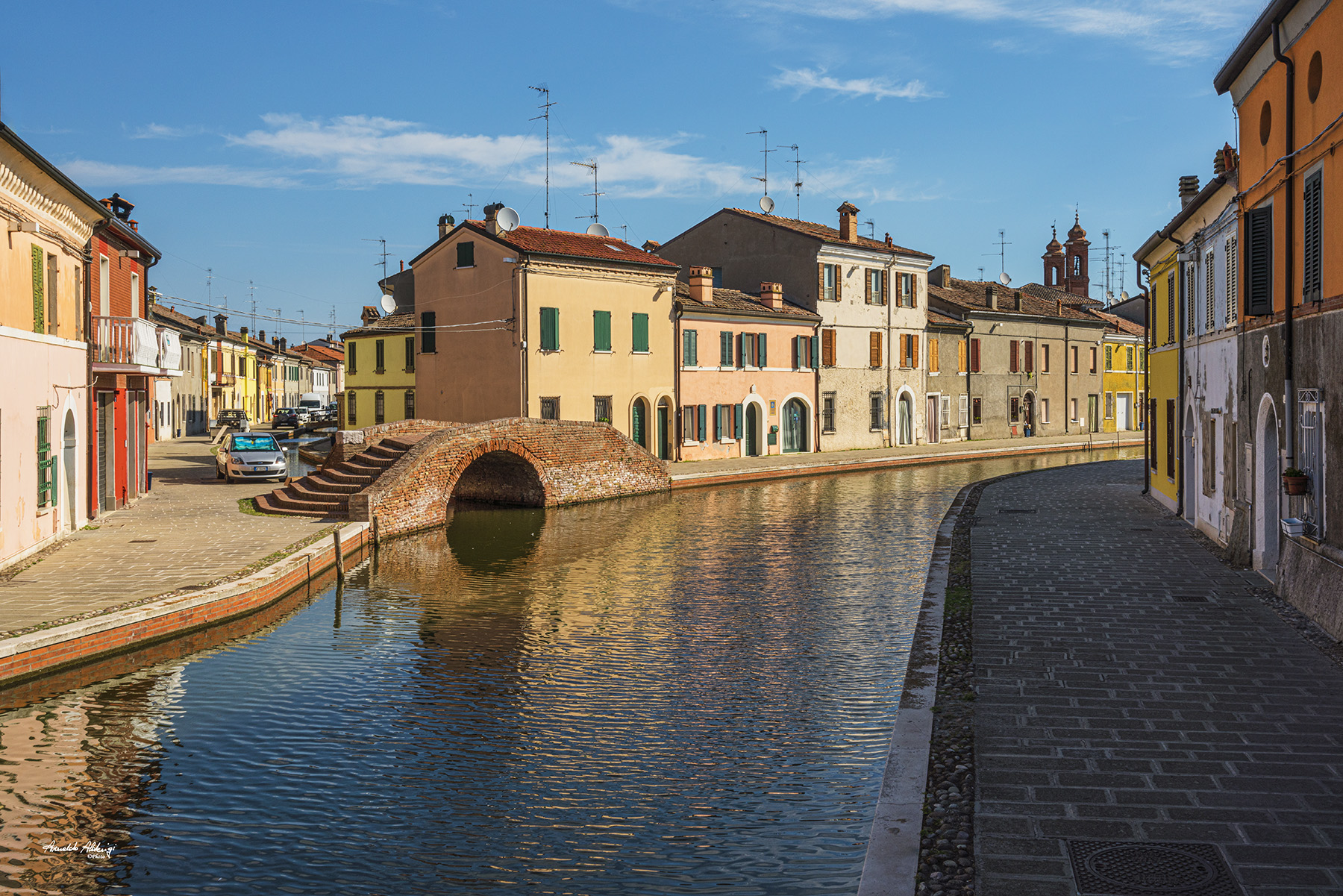 Visitando il canale di..  Comacchio.
