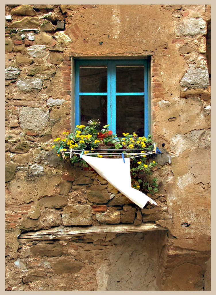 Una finestra di un paese toscano