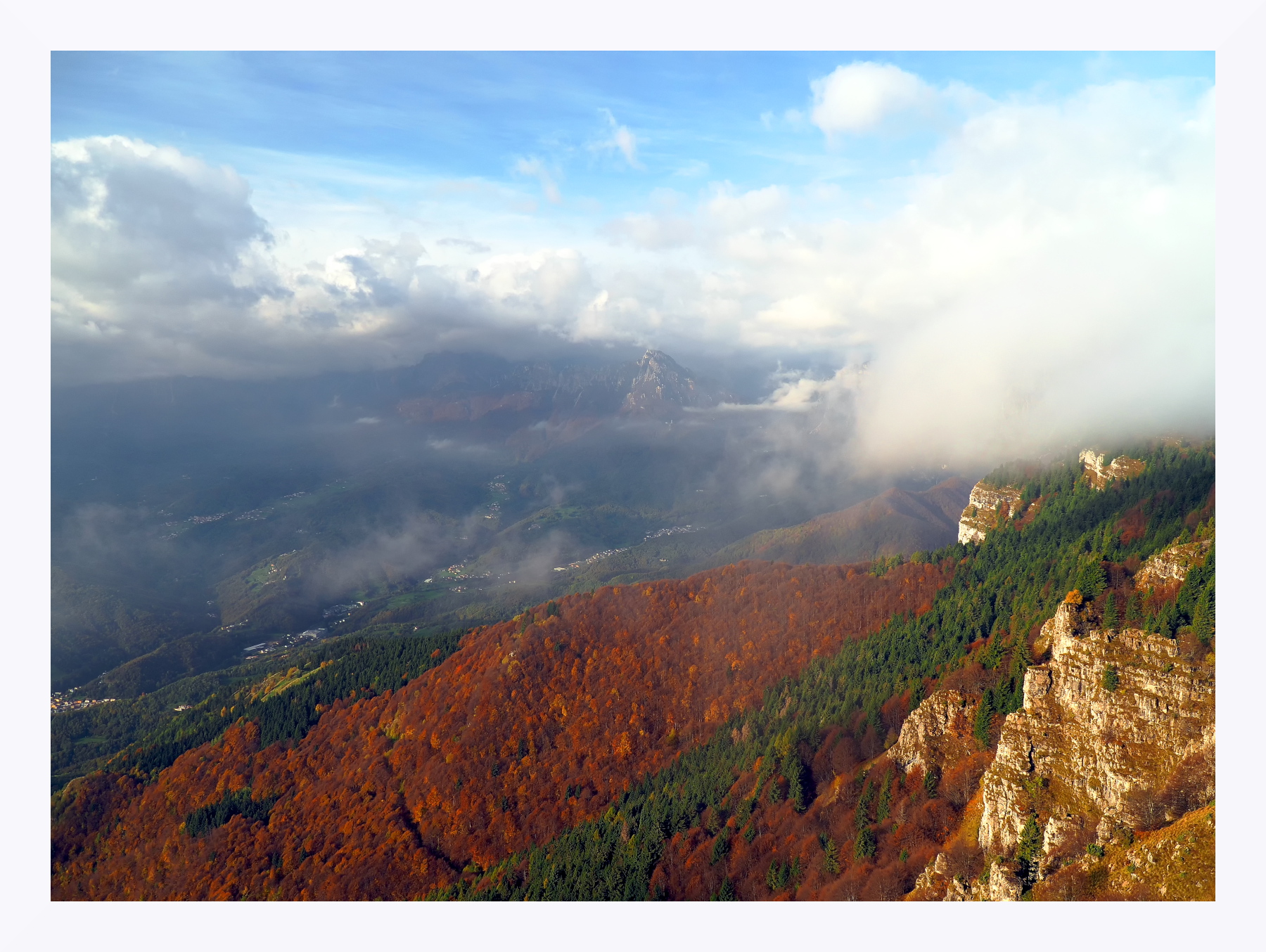 Panorama prealpino autunnale