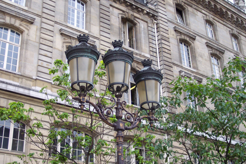 detteglio di lampione parigino