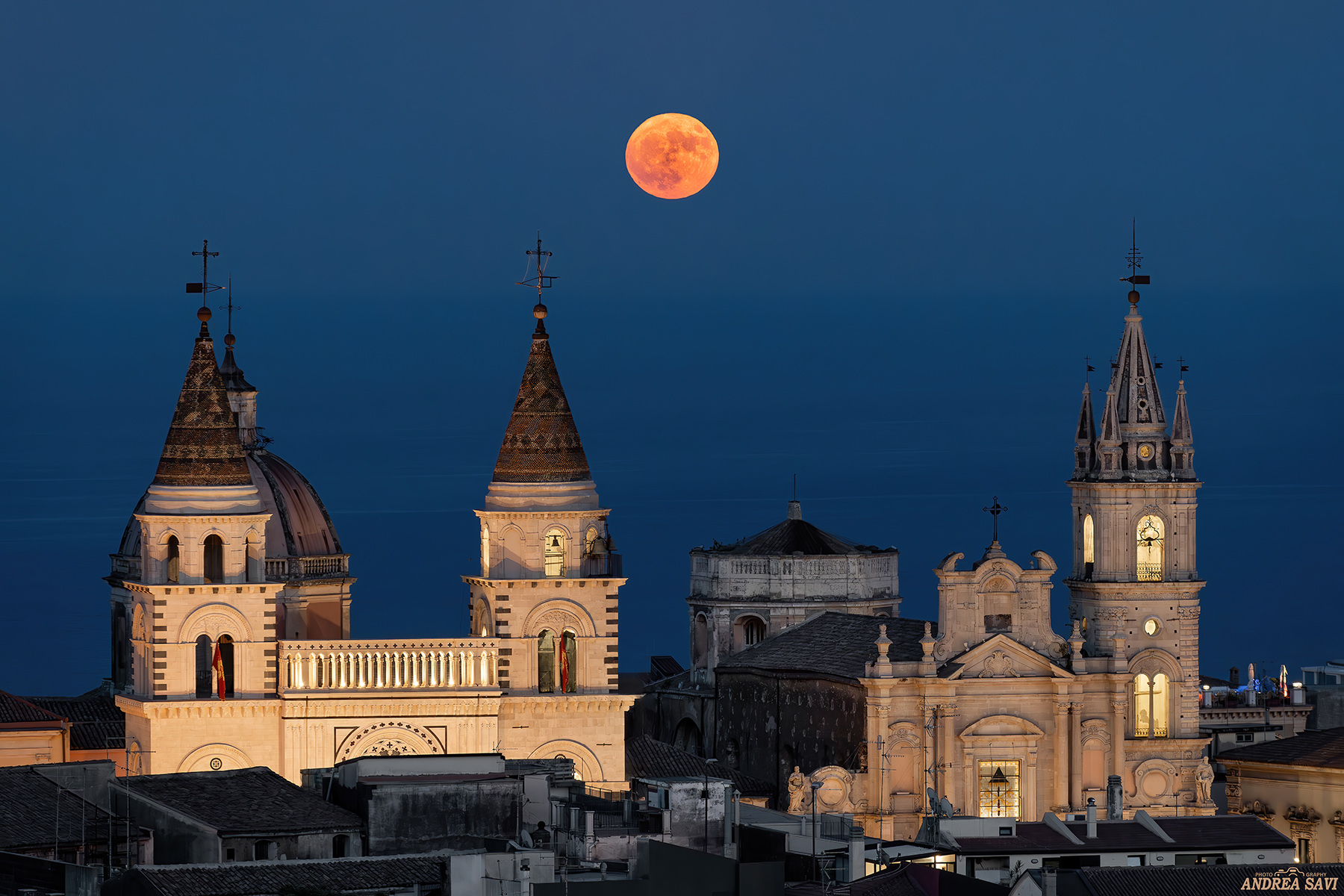 Acireale (CT) - Scorcio sulla Cattedrale al chiaro della super Luna del 01 Ago 2023