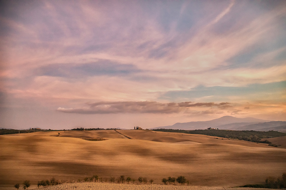 Tramonto tra le colline