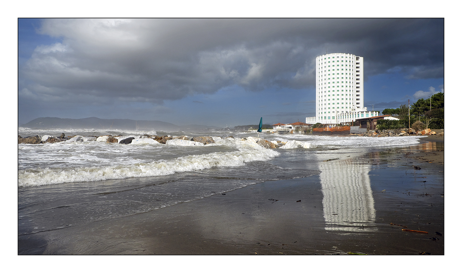 Mareggiata e Torre FIAT (MS)