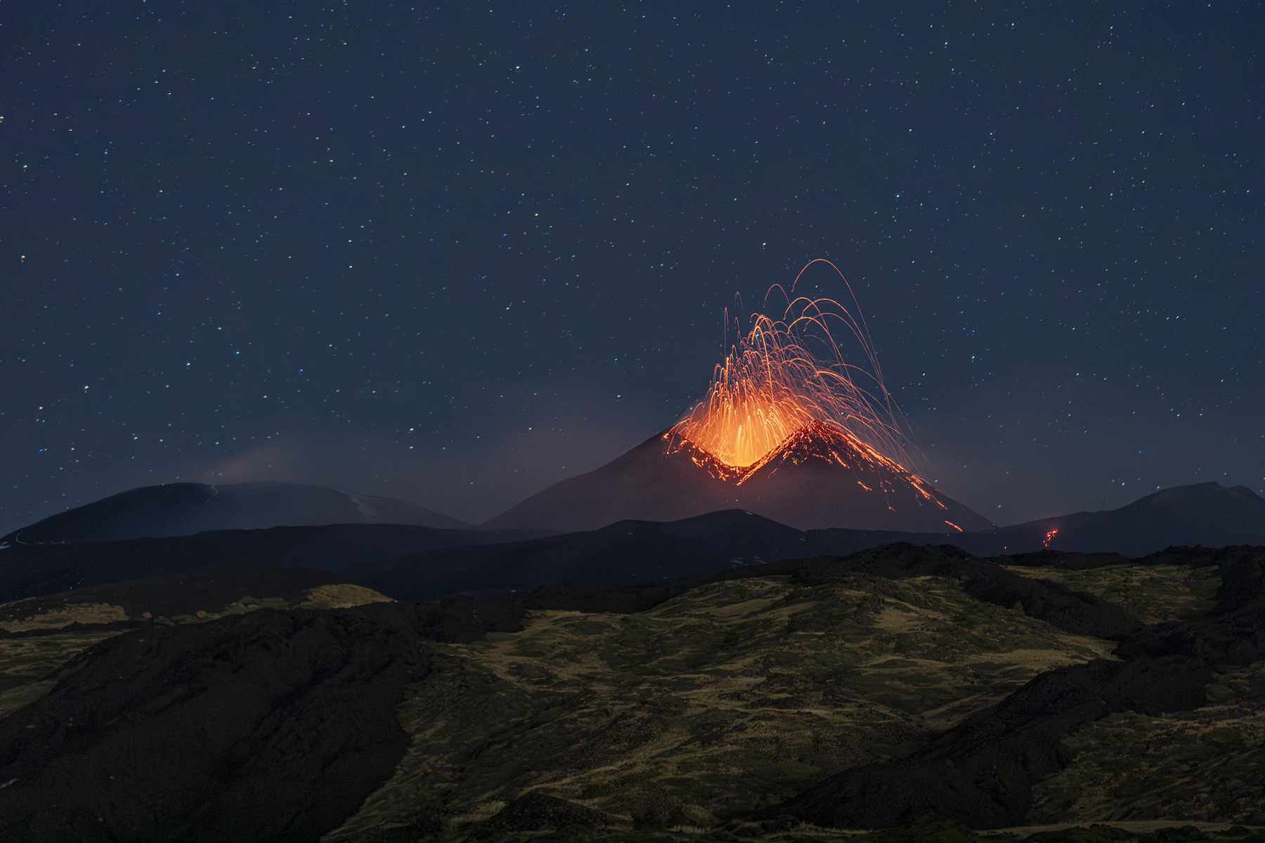 Etna: una splendida fontana di lava del 13/11/2023