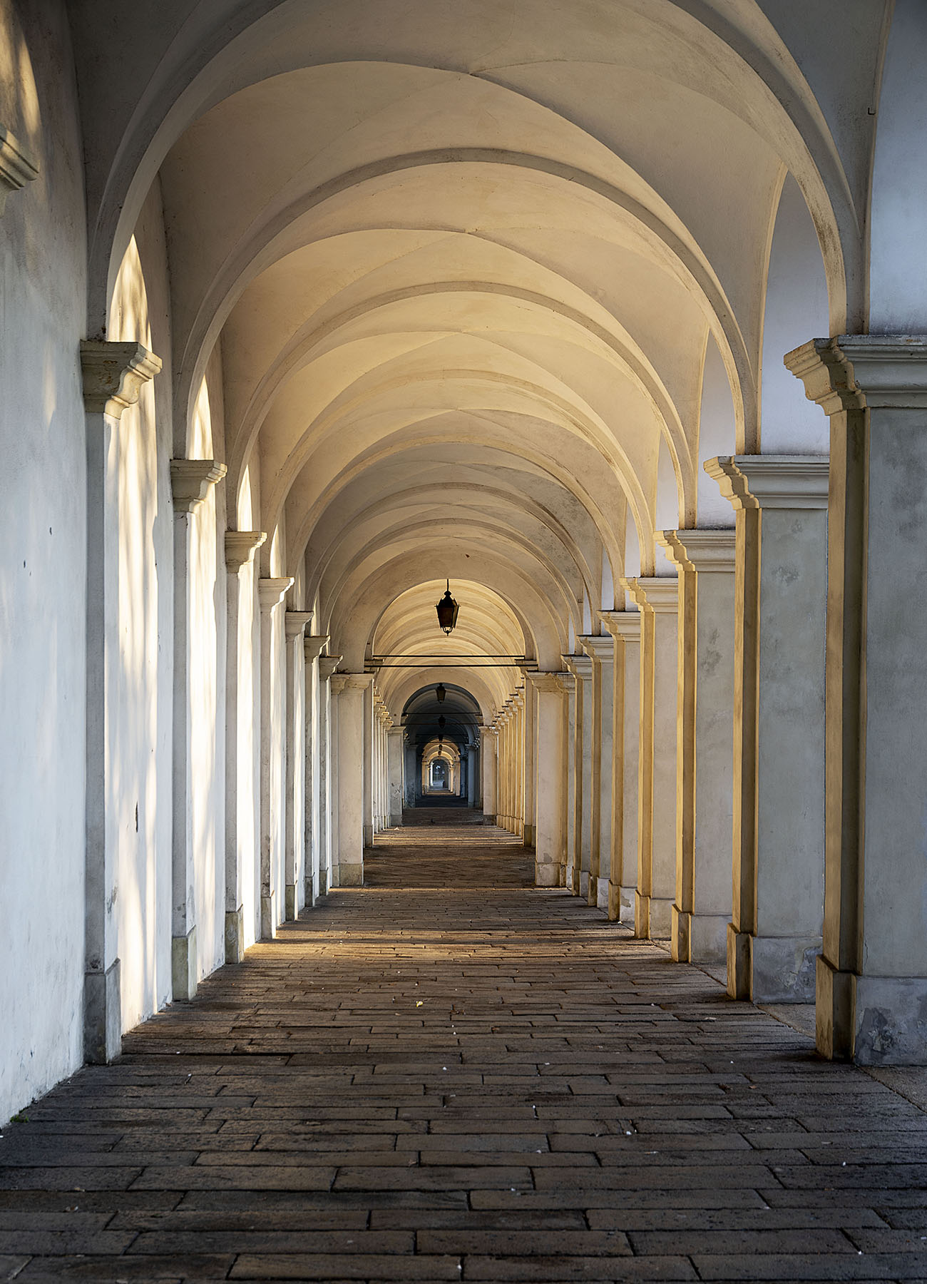 Santuario M.te Berico, i portici in discesa verso Vicenza