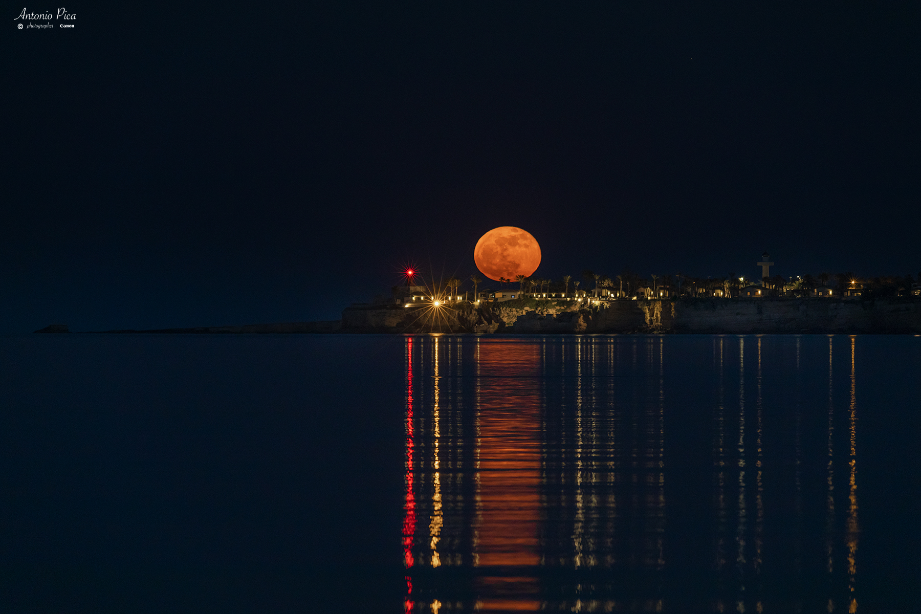 La luna al 100% al faro Massoliveri sr