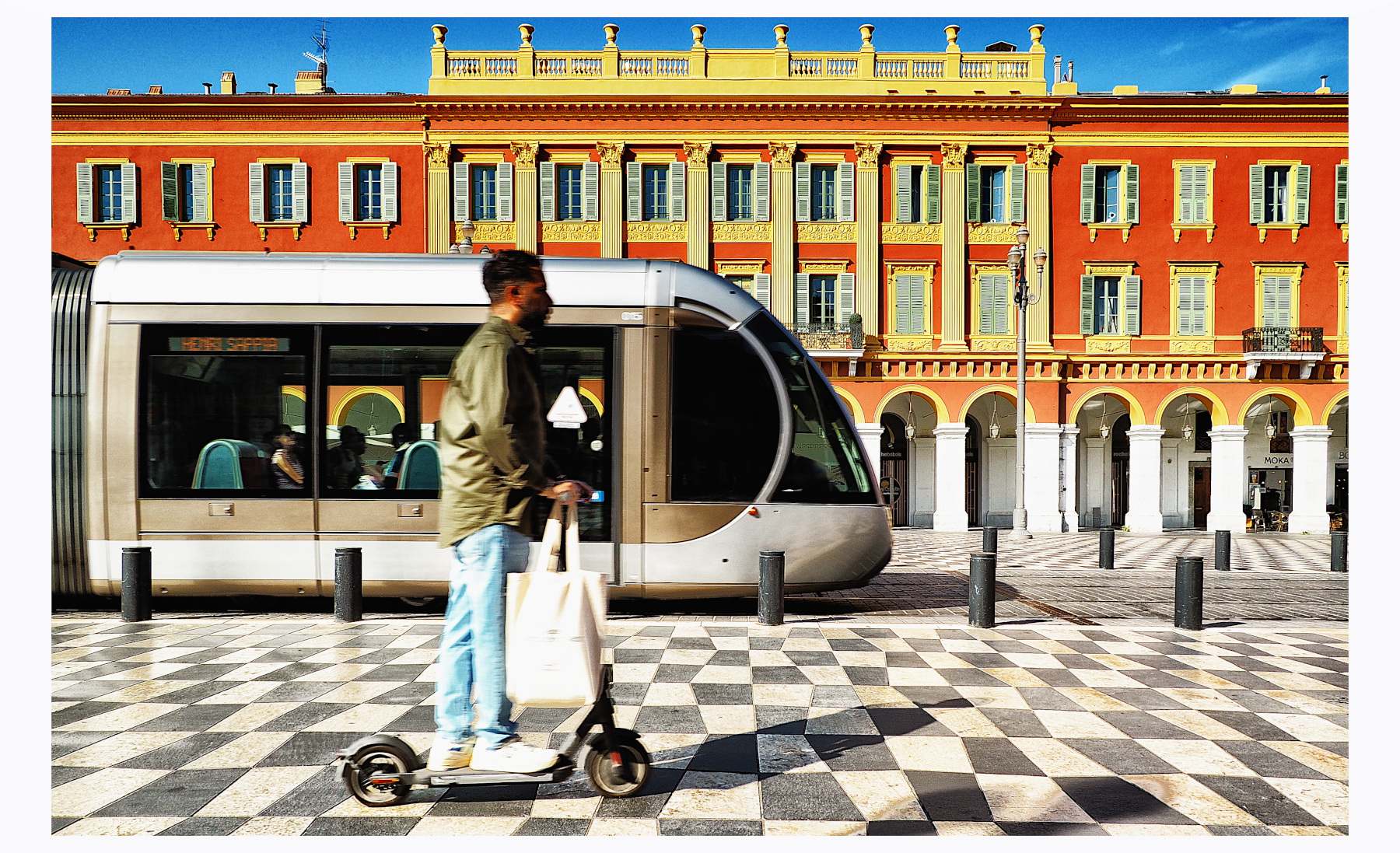 Trasporti alternativi in Piazza Mass�na