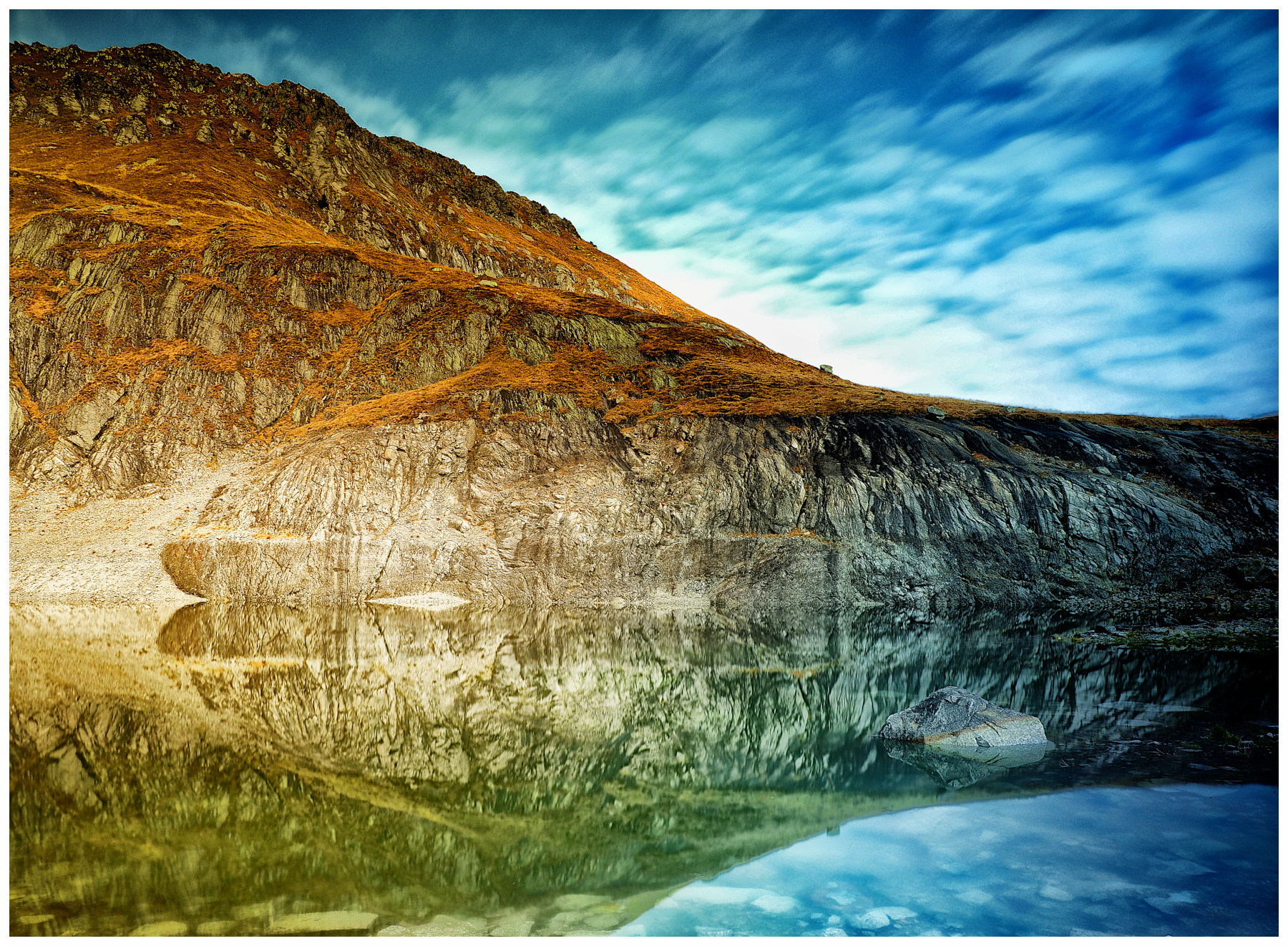 Lago di Costa Brunella