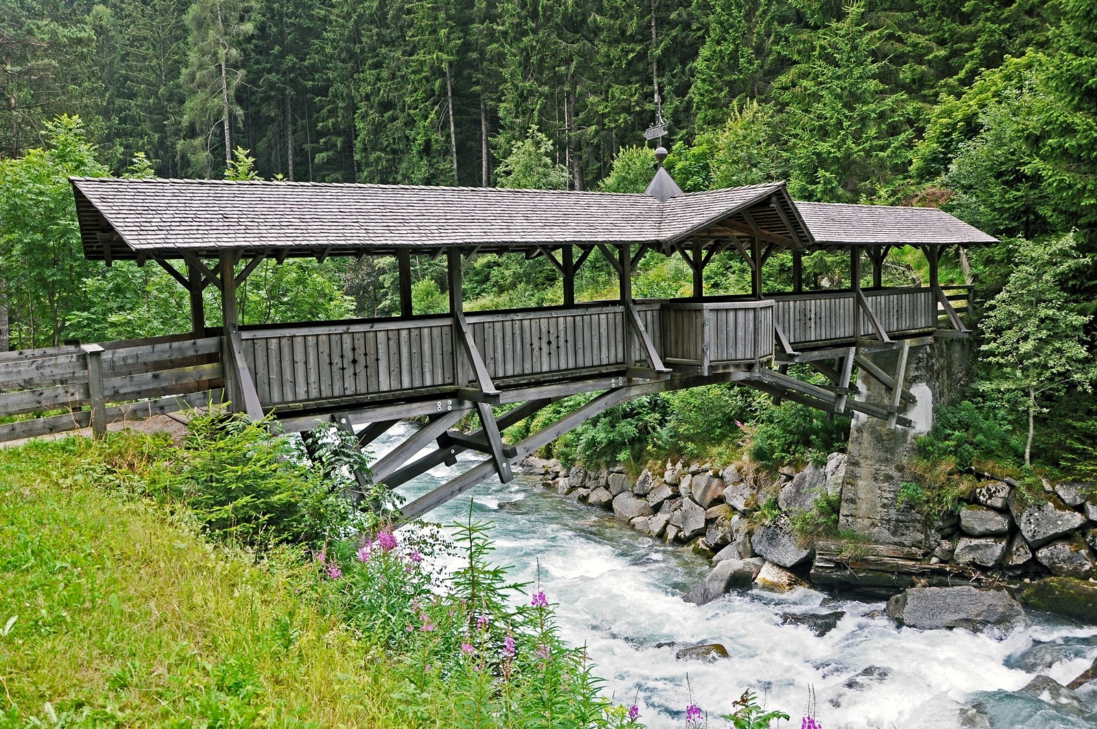 Ponte sul torrente Aurino