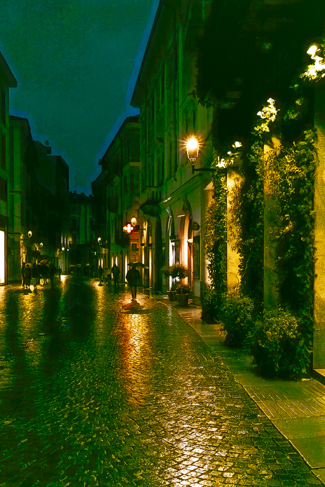 Passeggio sotto la pioggia.