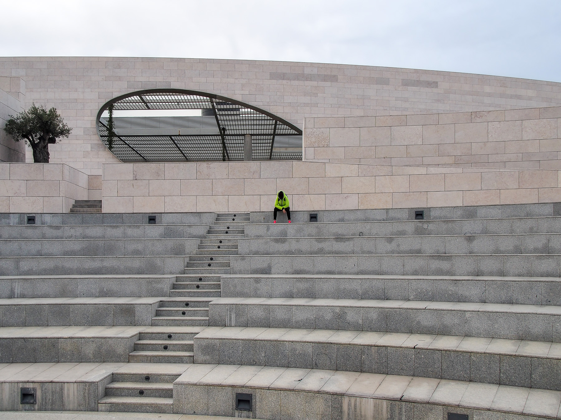 appariscente anonimato.