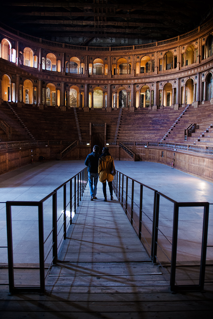 Turisti in visita al Teatro Farnese - Parma -