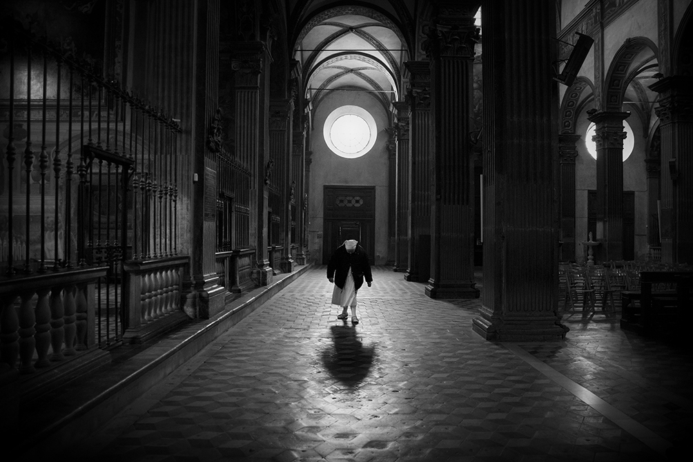 All'interno della Chiesa di San Giovannni ... una suorina!