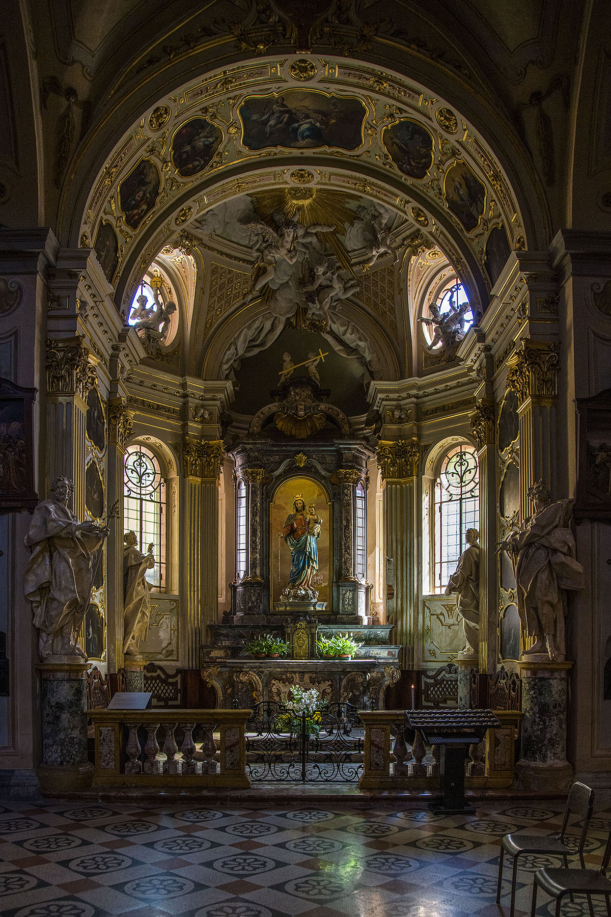 Madonna delle lacrime, bg