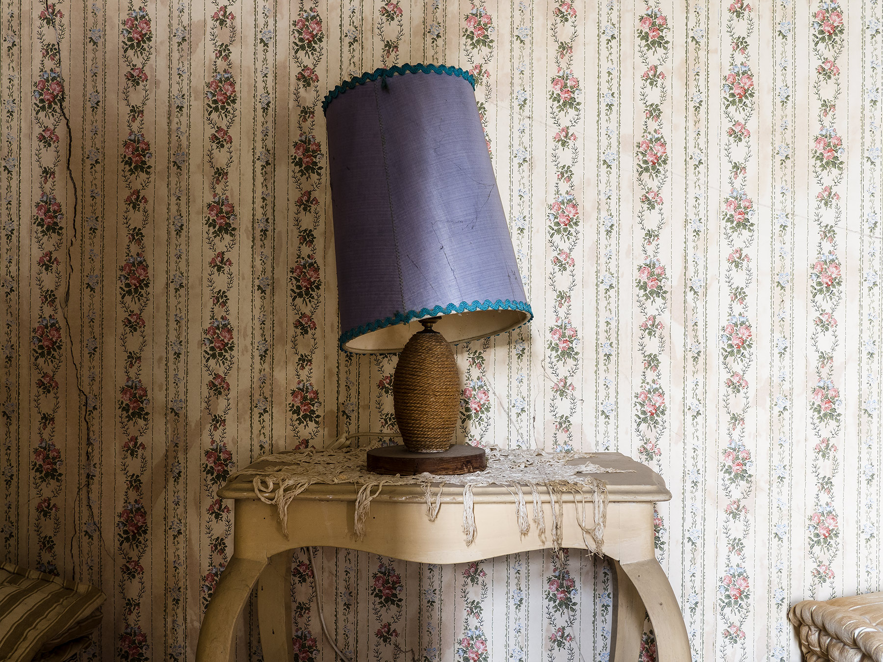 Lampade, pastiglie e tavoli da ping pong (di batstef)