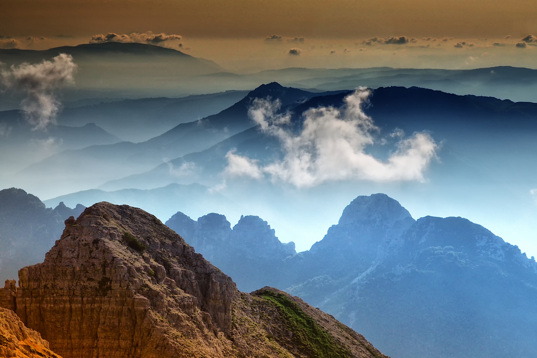 Panorama mattutino dal Monte Carega