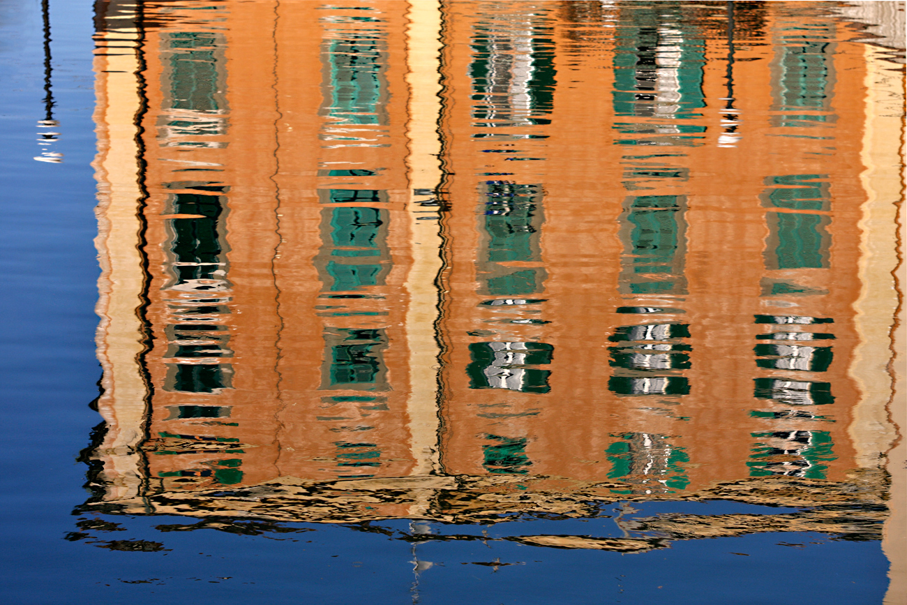 Palazzo riflesso canali Venezia livornese