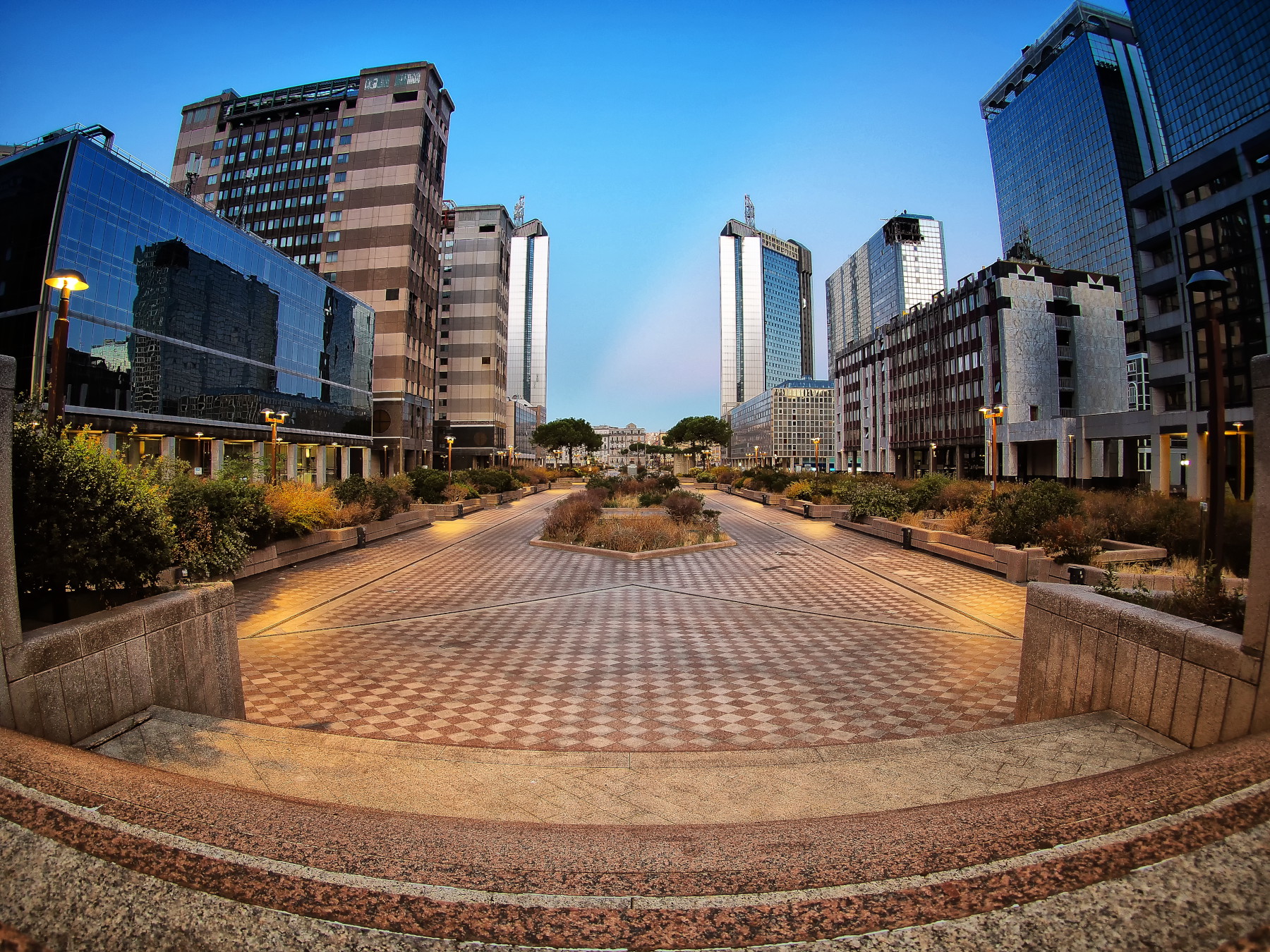 Prima dell'alba al Centro Direzionale