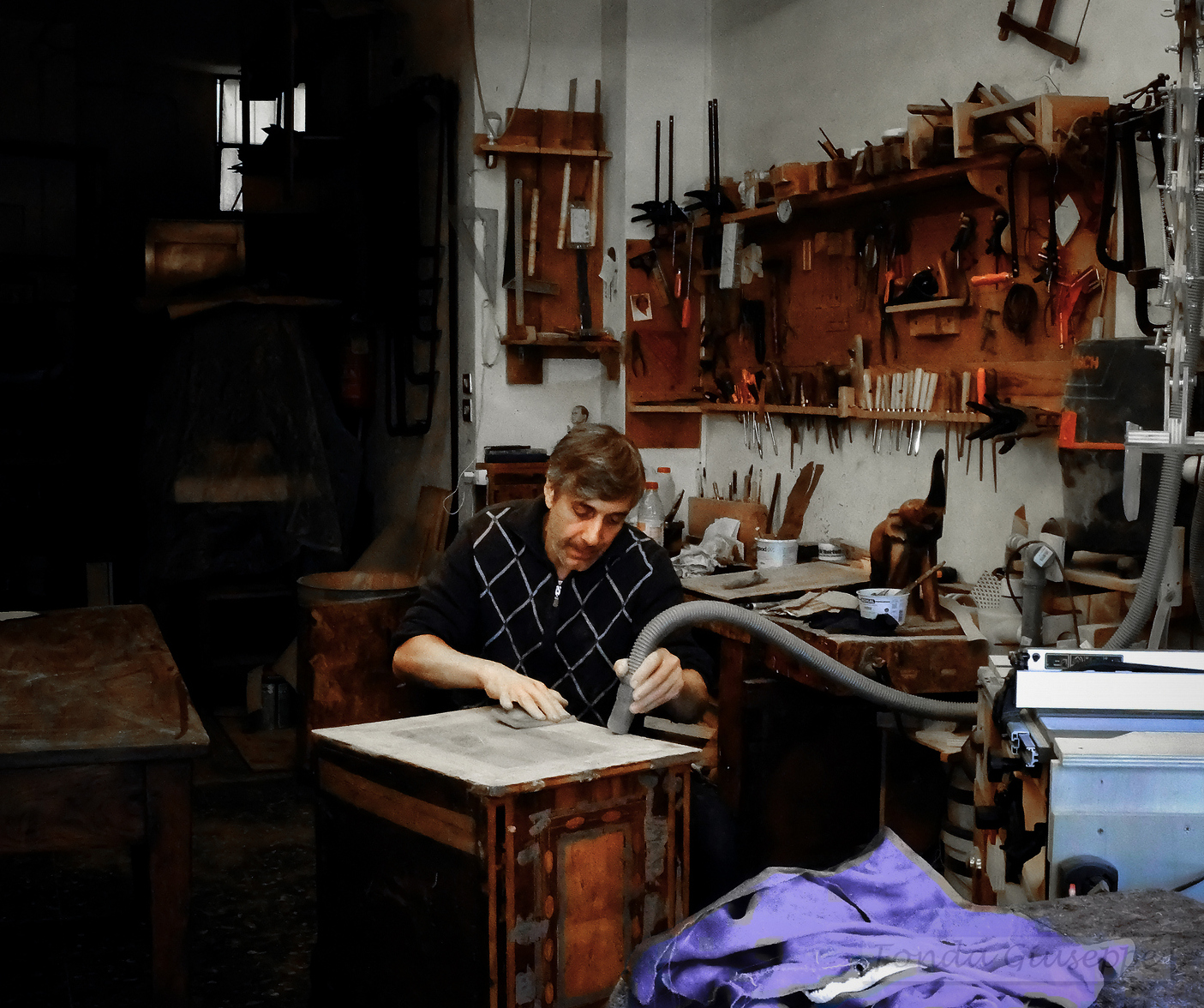 Nella bottega del ebanista .. (Milano  zona Portello)