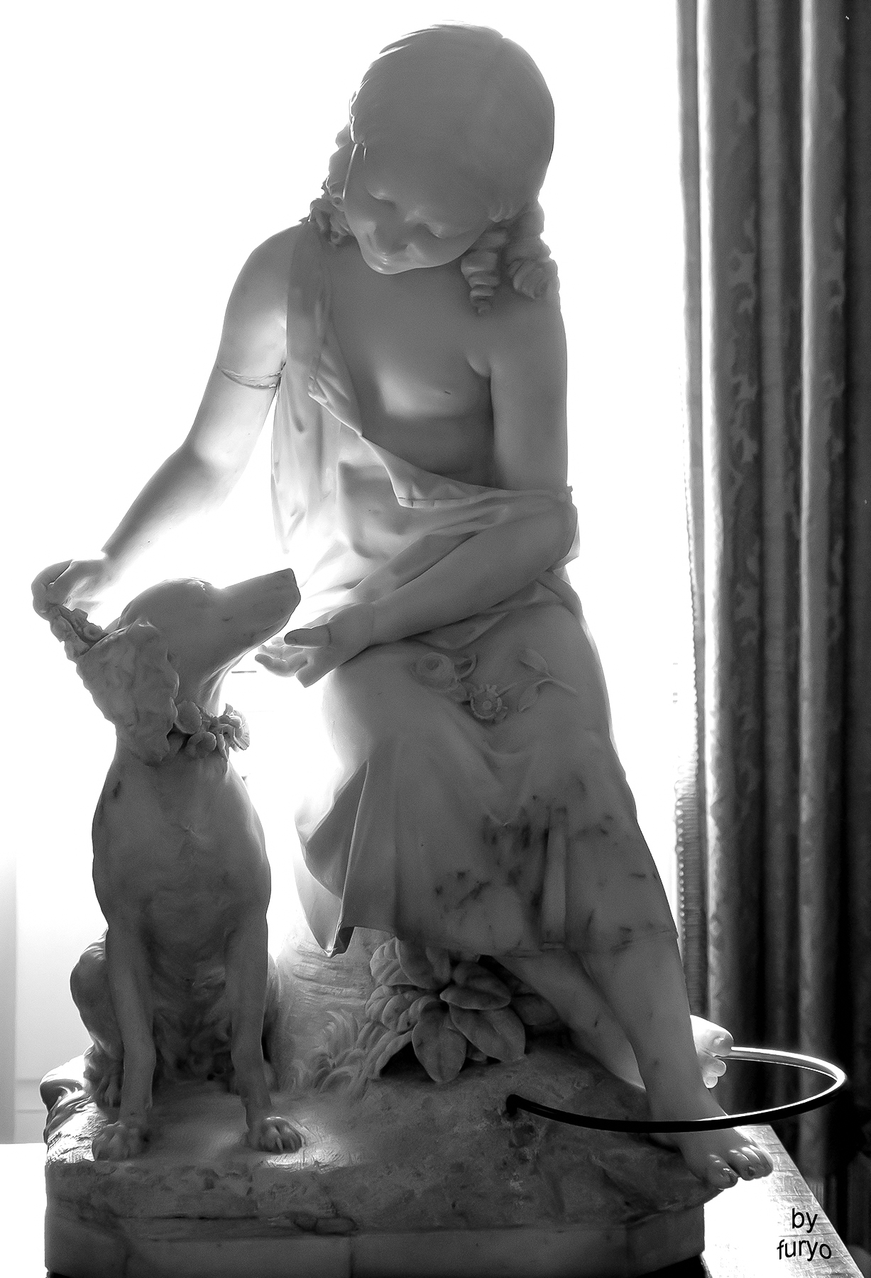 statue