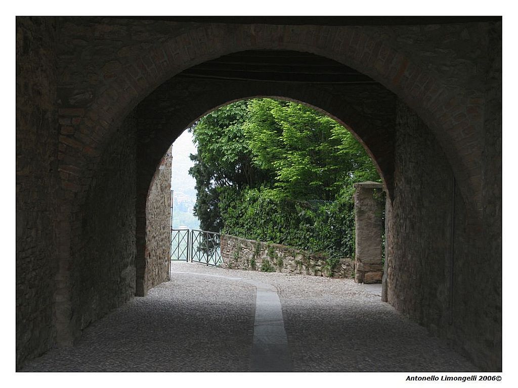 Al di la del piccolo Arco