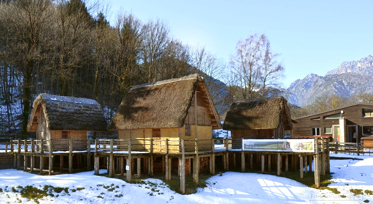 Ricostruzione palafitte  lago di Ledro (Tn.)2015
