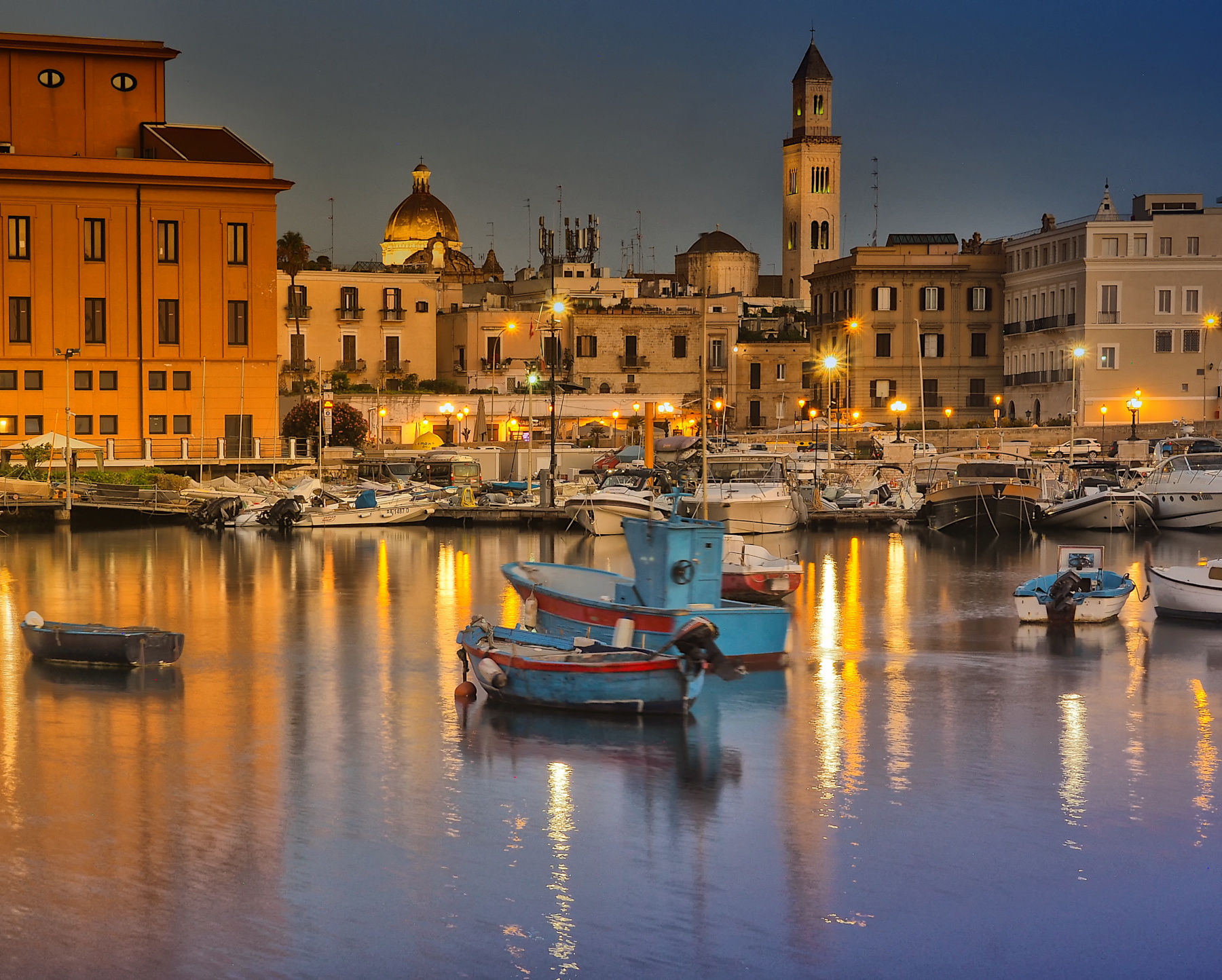 prima dell'alba, al porto dei pescatori