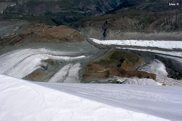 Vetta del Breithorn (4165m) - uno sguardo verso Zermatt
