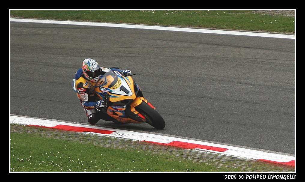 SBK - Monza 2006 - In piega alla Ascari (CORSER)