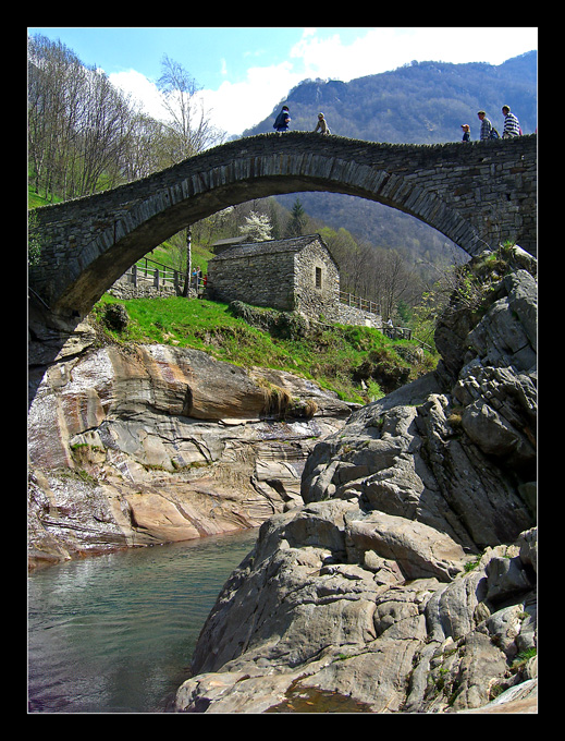 la casa sotto il ponte?
