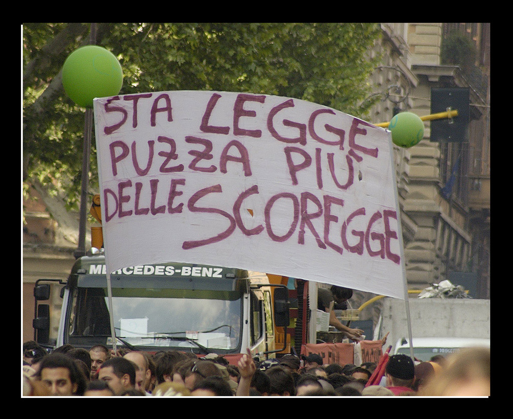 Sta legge...