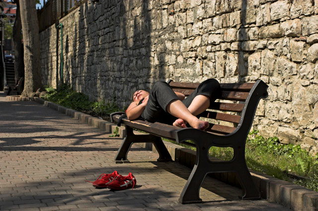 se non dormo..riposo...