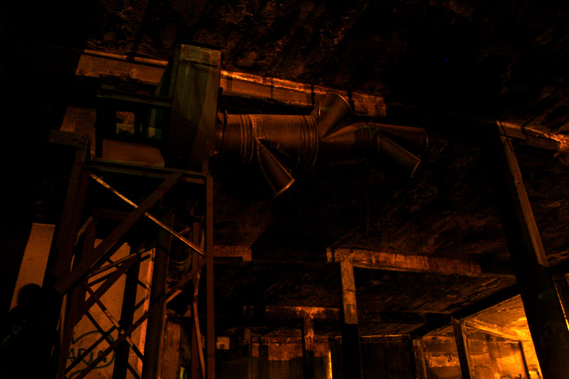 the shadow of the man that looks at the upper side of the building