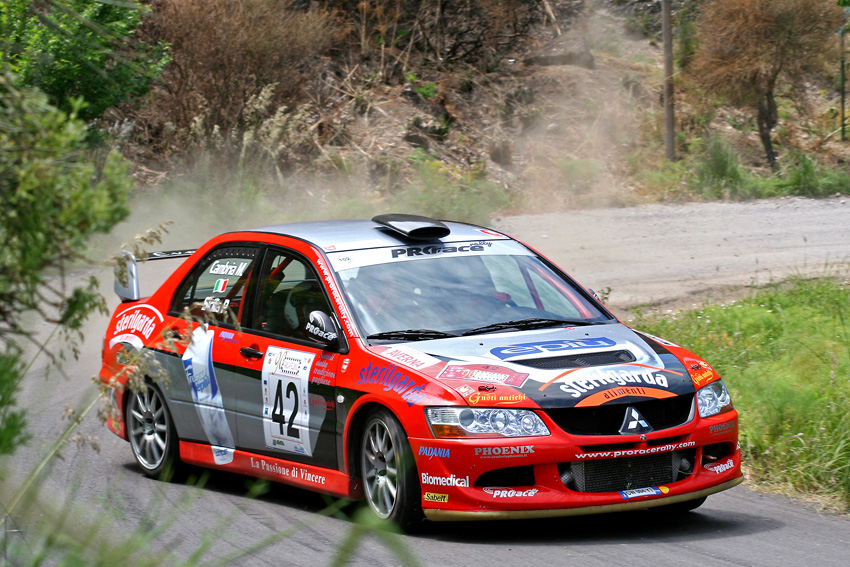 Mistubishi Lancer di Traverso