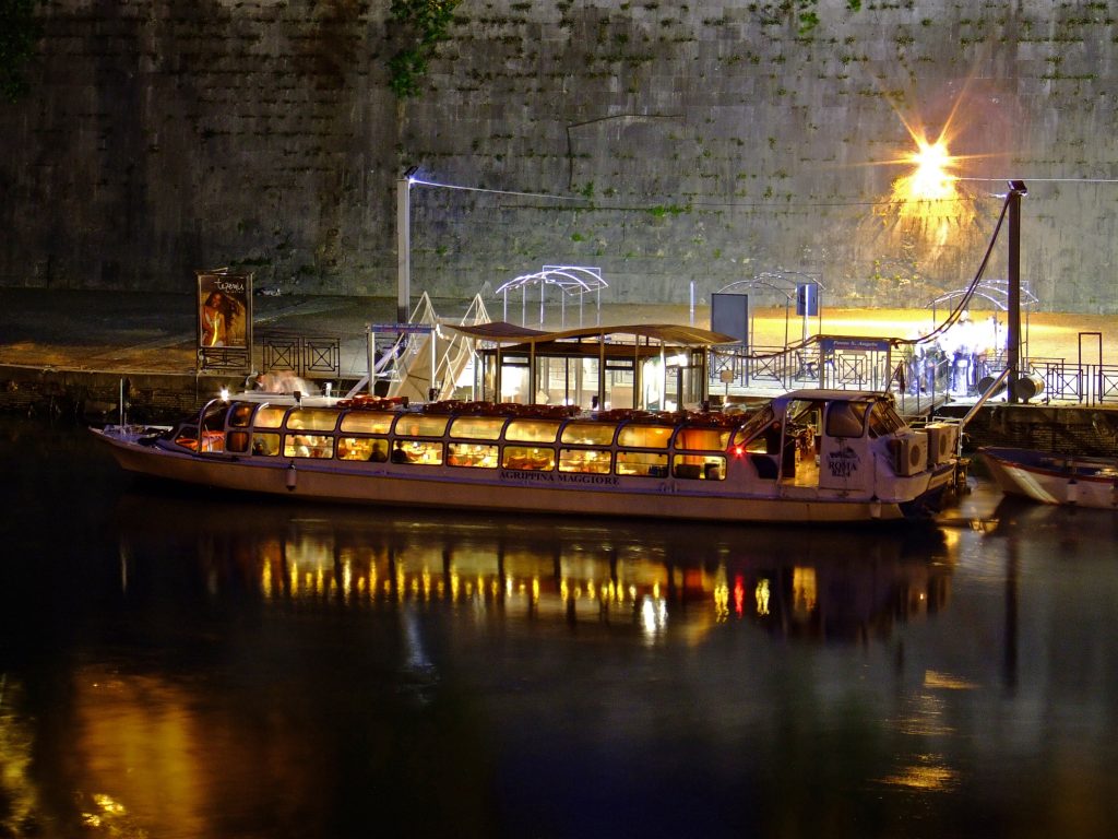 Barca sul Tevere