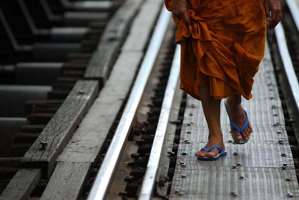 il monaco sul ponte sul fiume Kwai
