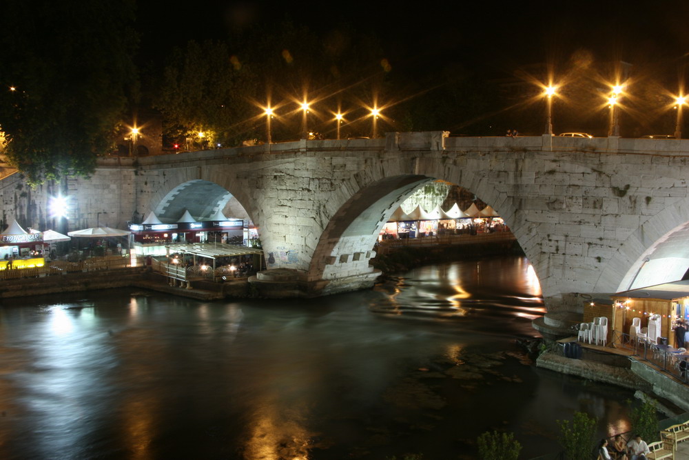 Ponte sul tevere, isola Tiberina