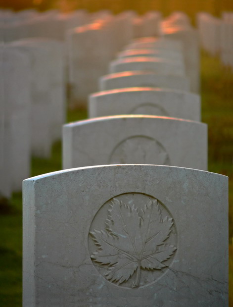 Tramonto sulle lapidi