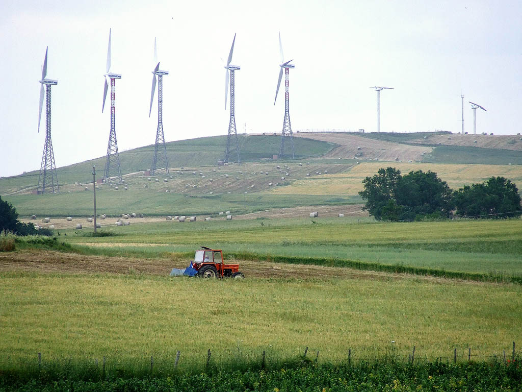 paesaggio con pale eoliche