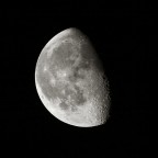 Ognuno ha la sua luna. E questa � la mia.

Canon 30D + 100-400L
ISO 400 f7.1 1/250 handheld