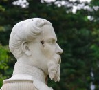 Fiero lo sguardo....