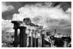 HDR di tre esposizioni dai Fori Imperiali a Roma, riconvertita in bianco e nero.