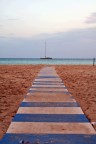 una barca solitaria una barca solitaria
