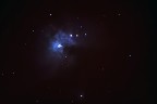 La Grande Nebuosa di Orione non � altro che un immenso tubo al neon dove i gas estremamente rarefatti sono resi luminosi dalla radizione ionizzante delle caldissime stelle centrali. Si tratta solo di una prova, volevo vedere se il rumore abbastanza grande del quale � accreditata la Sony Alpha 100 fosse deleterio per questo delicato tipo di foto. E' tutto ok fortunatamente.
Posa di 20 secondi non guidata su telescopio Cassegrain da 300 mm di apertura e 3572 mm di focale a 800 ISO.