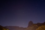 Notturna con Sassolungo e mare di stelle Notturna con Sassolungo e mare di stelle