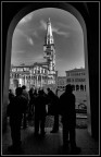 Ritratto alla mia citt�: quella provinciale, antica, sanguigna e accogliente Modena in cui da sempre da buoni emilian ci si trova in piazza per discutere e confrontarsi.

Nikon D70 - Nikkor 12-24 Dx.